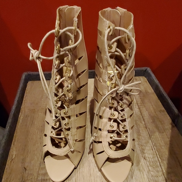 Heels - Picture 5 of 5